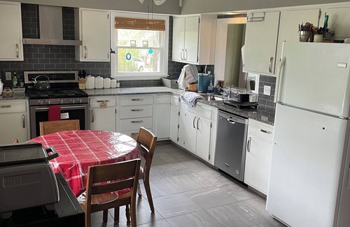 Indiana House | 3-bedroom 1.5 bathroom house in Indiana, PA with WiFi, central AC/heat.