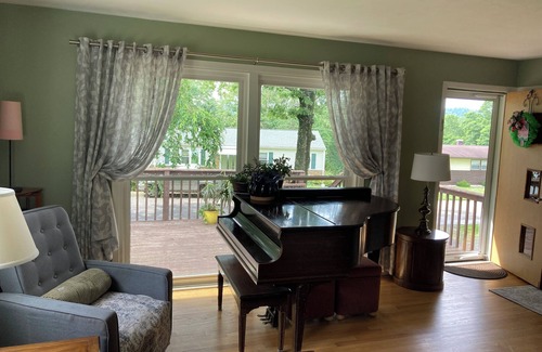 Indiana House | 3-bedroom 1.5 bathroom house in Indiana, PA with WiFi, central AC/heat.