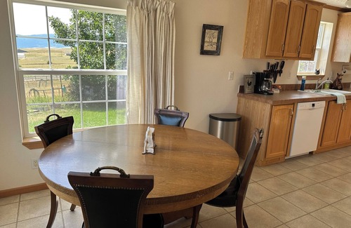 Livingston House | 3 Bedroom, 2 Bath in Farm Hills of Livingston