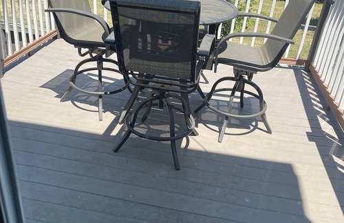 Northeast House | 3 Bedroom /2 Bath Row House near H Street Corridor w/Parking. Pet Friendly!