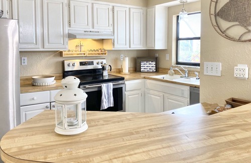 Eden Pines House | 3 Bedroom 2 Bathroom, Sleeps 14, Open water access canal, RV and Trailer Parking