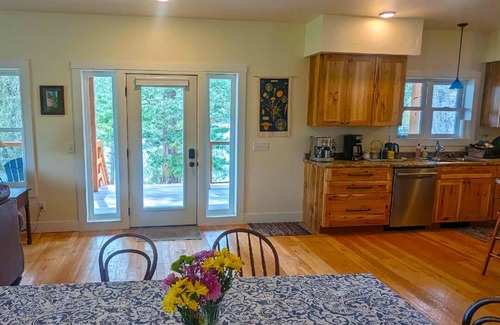 Rollins House | 3 Bedroom, 3 Bath, Exclusive-Use Lakefront Property