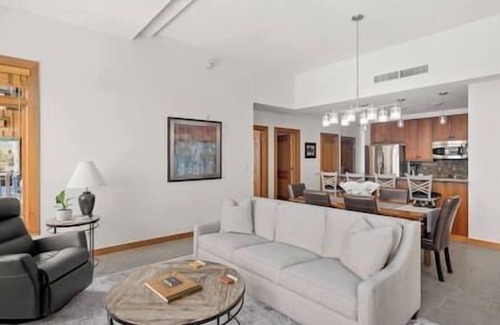 Snowmass Village Hotel | 3 Bedroom 3 Bath, Ski-In/Ski-out! Sbowmass Village
