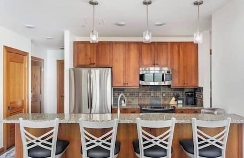 Snowmass Village Hotel | 3 Bedroom 3 Bath, Ski-In/Ski-out! Sbowmass Village