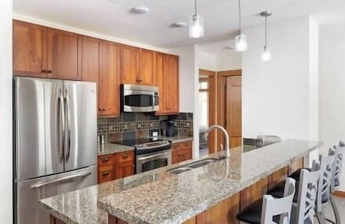 Snowmass Village Hotel | 3 Bedroom 3 Bath, Ski-In/Ski-out! Sbowmass Village
