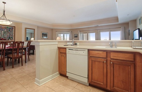 Shelter Cove Condo | 3 Bedroom/3 Bathroom Well Kept Bright Villa - Gated Complex - Harbour Views