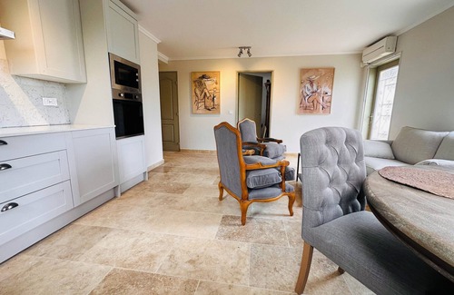 Vaugines Apartment | 3 Bedroom, 3 Bathroom Apartment with terrace area near Lourmarin - Apartment 5