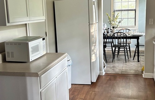 Cullman House | 3 bedroom/3 bathroom house in charming Cullman minutes to lake, town, interstate