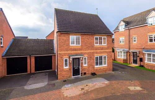 Burton on Trent House | 3 Bedroom! 3 Toilets! Contractors and Groups! Free Parking! Driveway! NEW BUILD HOUSE!