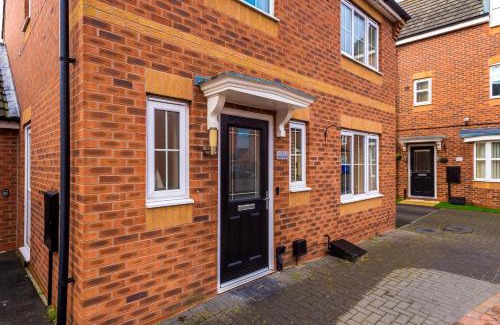 Burton on Trent House | 3 Bedroom! 3 Toilets! Contractors and Groups! Free Parking! Driveway! NEW BUILD HOUSE!