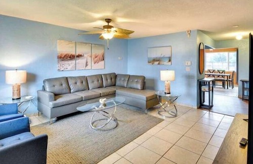 Daytona Beach Apartment | 3 Bedroom 646883 by Houzlet