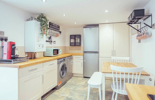 Poole Cottage | 3 bedroom accommodation in Ashley Cross