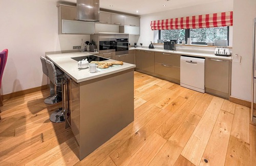 Carnon Downs Ski Chalet | 3 bedroom accommodation in Carnon Downs