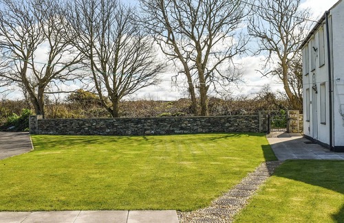 Llanddeusant Cottage | 3 bedroom accommodation in Llanfechell, near Amlwch