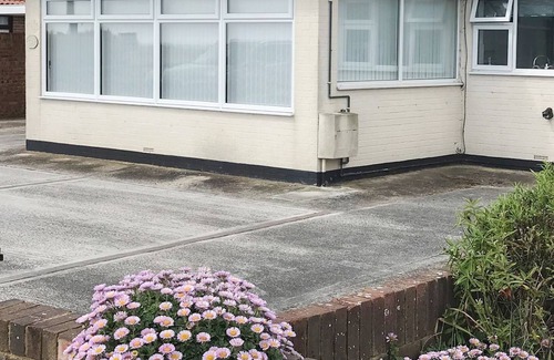 Lydd-on-Sea Cottage | 3 bedroom accommodation in Dungeness