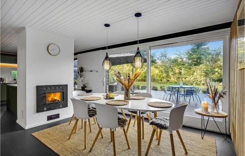 Skødshoved Strand House | 3 Bedroom Amazing Home In Knebel