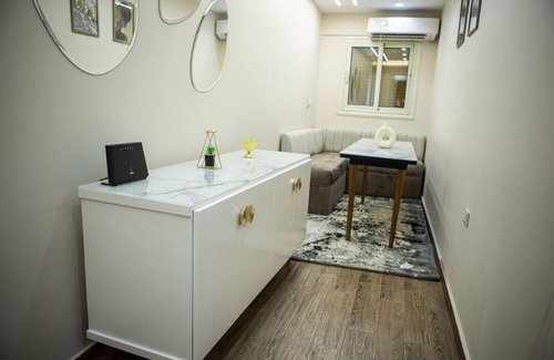 Al Duqqi Apartment | 3-bedroom apartment in perfect Giza Governorate with AC, WiFi