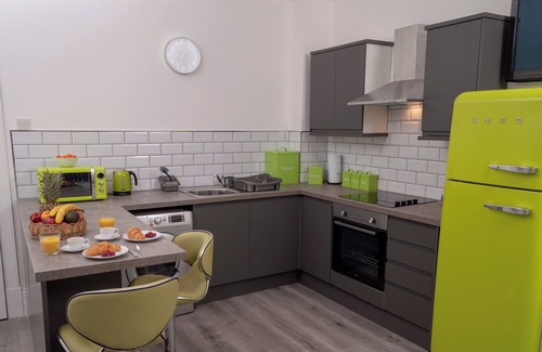 Dundee Apartment | 3-Bedroom Apartment by Eden Project - Free Parking