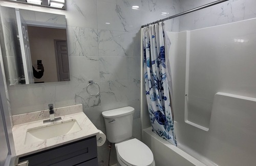 Weequahic Apartment | 3-bedroom apartment in delightful Newark with AC, WiFi