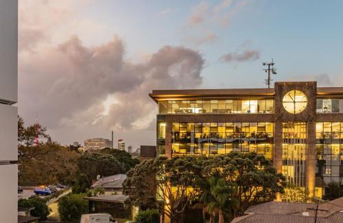 Epsom Apartment | 3 Bedroom Apartment in Epsom