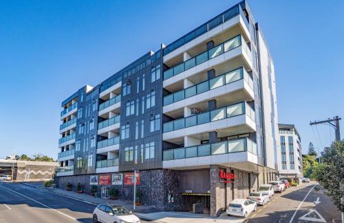 Epsom Apartment | 3 Bedroom Apartment in Epsom