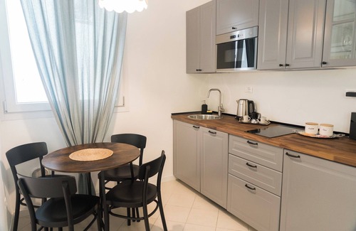 Citta Antica Apartment | 3-Bedroom Apartment in Verona Center, 150m from Arena, Wi-Fi & AC Included