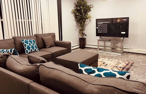 Elmont Apartment | 3 Bedroom apartment near JFK Airport, UBS Arena, Famous beaches of long Island