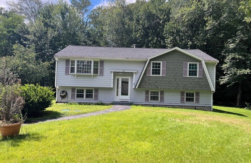 Wilmington Apartment | 3 Bedroom Apartment next to the Commuter Rail