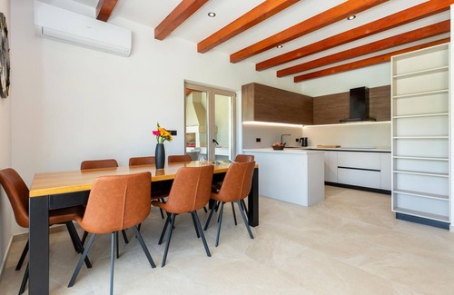 Santalezi House | 3 bedroom awesome home in Nedescina