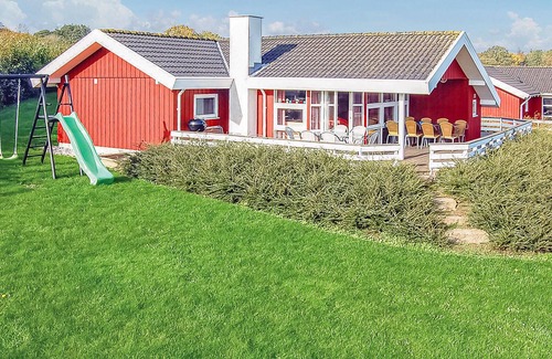 Grønninghoved Strand House | 3 bedroom awesome home in Sjølund