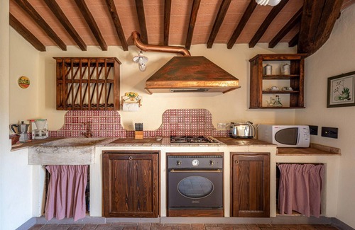 Simignano Apartment | 3 bedroom awesome apartment in Casole d'Elsa