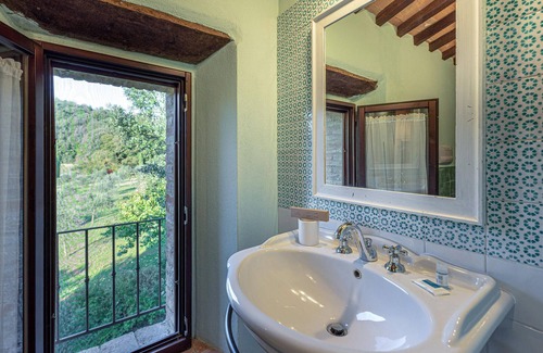 Simignano Apartment | 3 bedroom awesome apartment in Casole d'Elsa