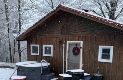 Otonabee-South Monaghan Resort | 3 bedroom cabin on the water (cabin 5)