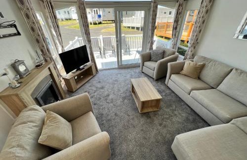 Shanklin Apartment | 3 Bedroom Caravan LG34, Lower Hyde, Shanklin