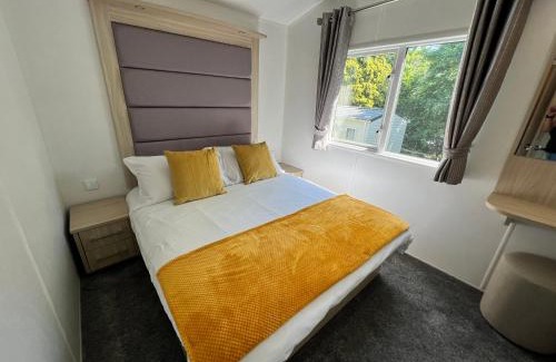 Shanklin Apartment | 3 Bedroom Caravan LG34, Lower Hyde, Shanklin