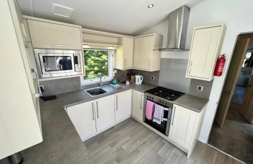 Shanklin Apartment | 3 Bedroom Caravan LG34, Lower Hyde, Shanklin
