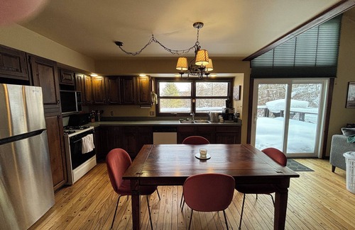Ellicottville Ski Chalet | 3-bedroom chalet in marvelous Ellicottville with WiFi, sauna, deck and grill