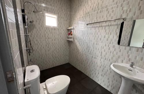 Nong Chaeng House | 3-Bedroom Chiang Mai House with Parking & Garden