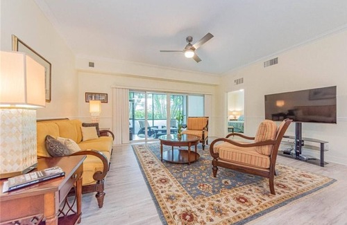 Boulevard Village and Tennis Condo | 3 Bedroom Condo 431208 by Houzlet