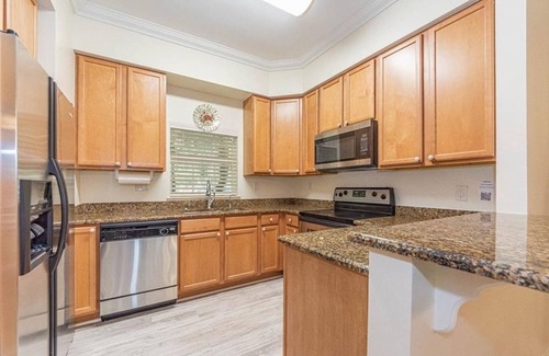 Boulevard Village and Tennis Condo | 3 Bedroom Condo 431208 by Houzlet
