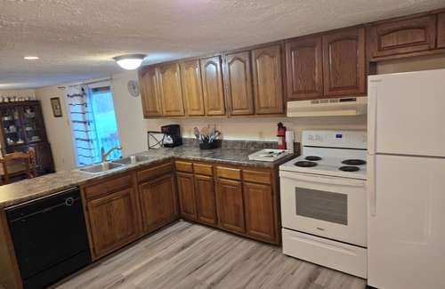 Decatur House | 3-bedroom country house with A/C.n. Enjoy a peaceful getaway near Watts Bar Dam