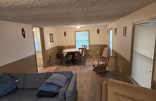 Decatur House | 3-bedroom country house with A/C.n. Enjoy a peaceful getaway near Watts Bar Dam