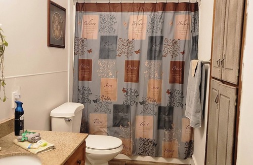 Johnston City Cottage | 3 Bedroom Country Getaway 7 miles from MarionnW/Boat Trailer Parking &nInternet!