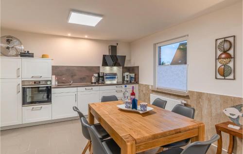 Friedrichskoog House | 3 Bedroom Cozy Home In Friedrichskoog