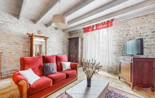 Ligne House | 3 Bedroom Cozy Home In Ligné