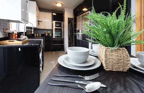 Newark upon Trent House | 3 Bedroom Deluxe Home in Nottingham