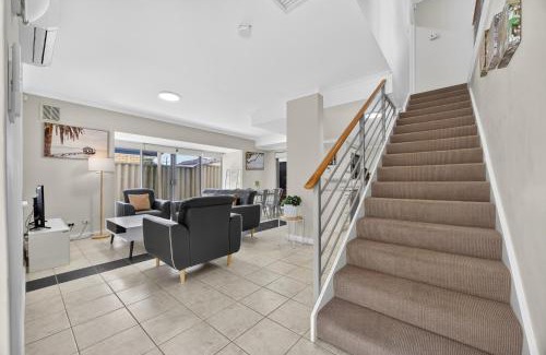 Mandurah Apartment | 3-Bedroom Escape with Outdoor Living Area