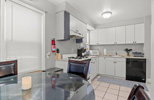 Lincoln Park Apartment | 3 Bedroom Fenced Backyard Pets Welcome Sleeps 6