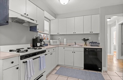Lincoln Park Apartment | 3 Bedroom Fenced Backyard Pets Welcome Sleeps 6