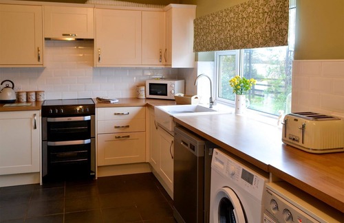 Newcastle-upon-Tyne Cottage | 3 bedroom accommodation in East Holywell, near Whitley Bay